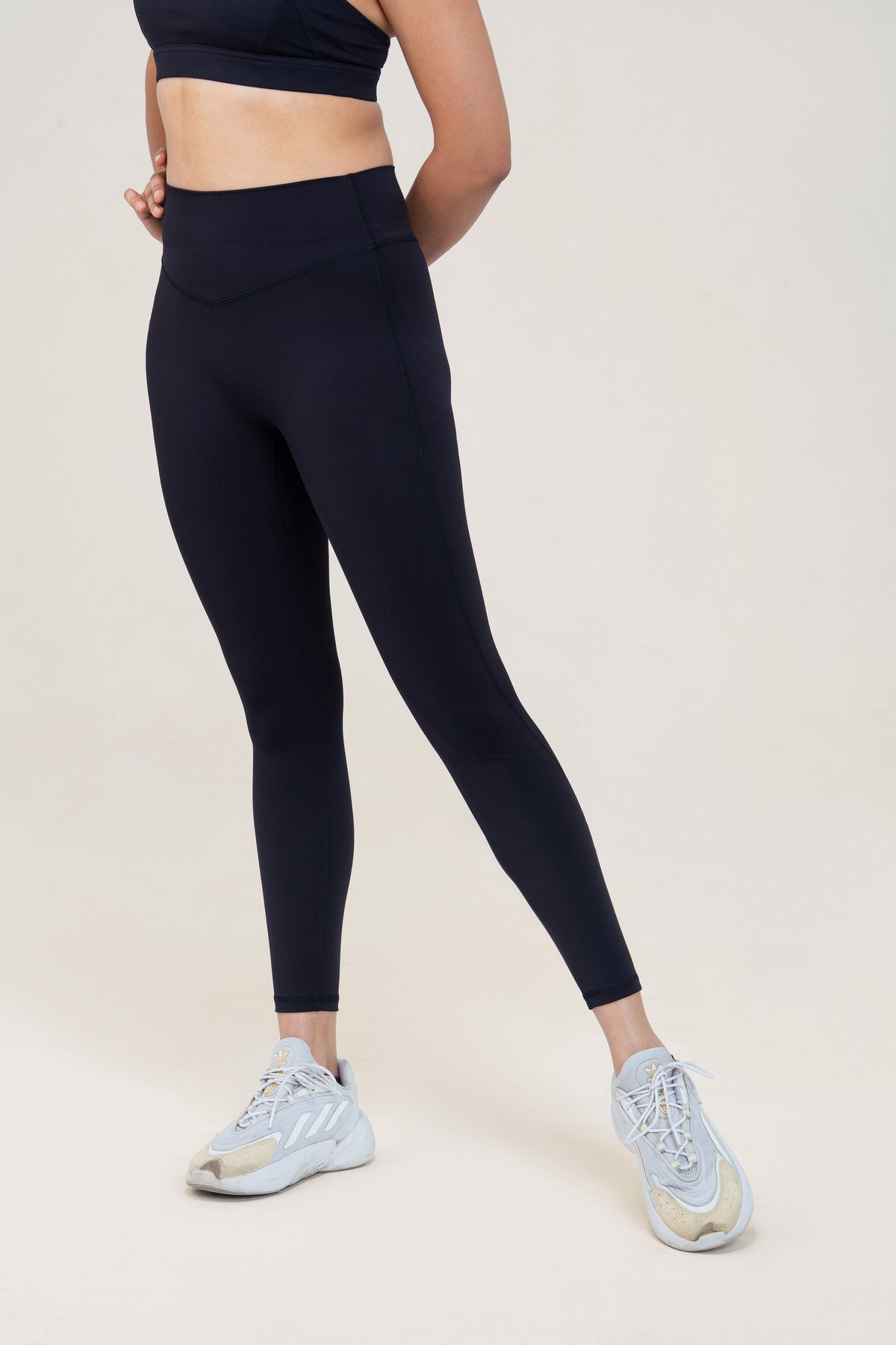 Red Husky Premium Sculpt Leggings — Black — detail — studio