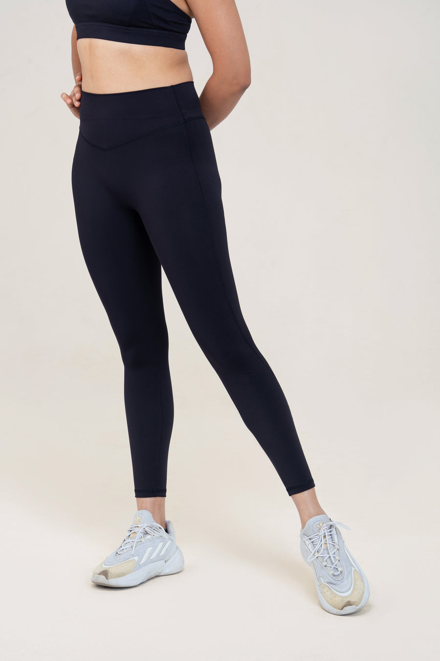 Red Husky Premium Sculpt Leggings — Black — detail — studio